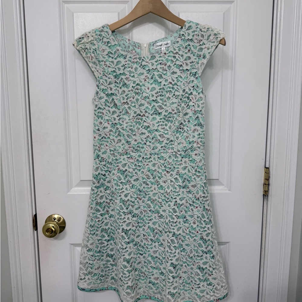 Emerald Sundae Women’s Lace Dress in Mint and White